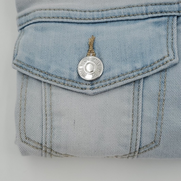 🆕️ Nine West Light Wash Jean Jacket - Picture 5 of 7